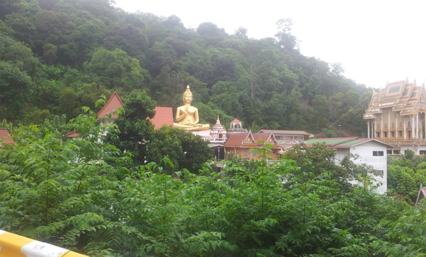Большой золотой Будда, недалеко от Rang Hill